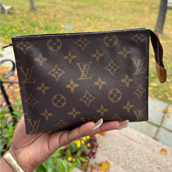 Louis Vuitton Monogram Toiletry Pouch - Picture 3 of 9